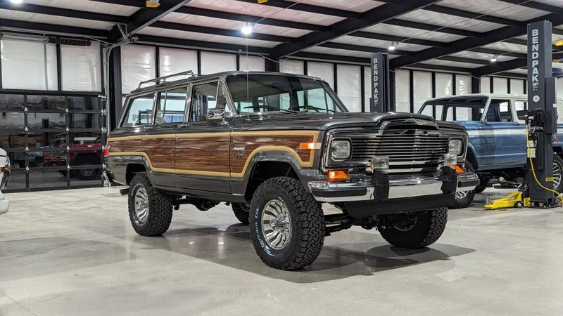17-Inch Vigilante Turbine Wheels for Classic Jeep Wagoneer